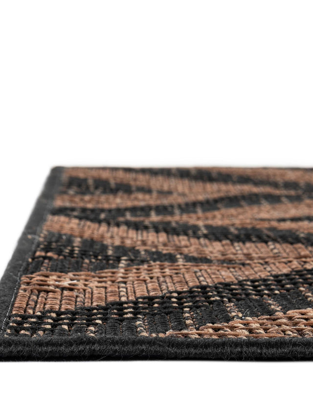 Brown 5' 3 x 8' Outdoor Modern Rectangle Rug