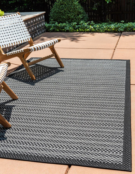 Gray 5' 3 x 8' Outdoor Border Rectangle Rug