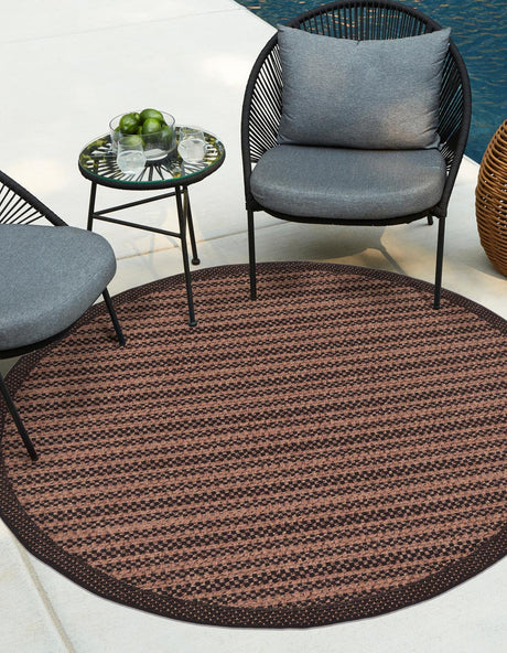 Brown 6' x 6' Outdoor Border Round Rug