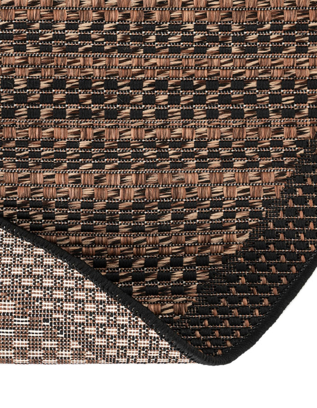 Brown 6' x 6' Outdoor Border Round Rug