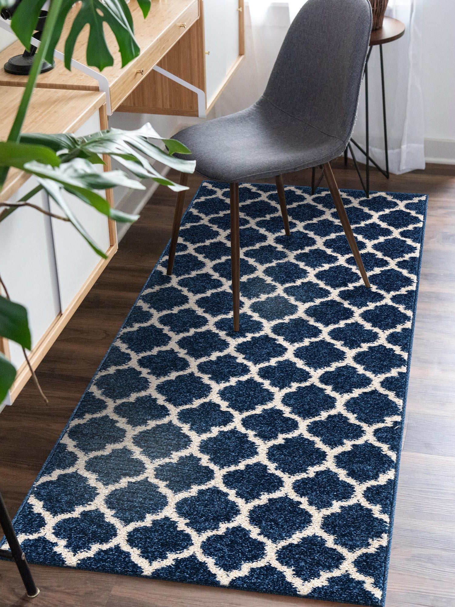 Dark Blue 2' 7 x 16' 5 Trellis Runner Area Rug
