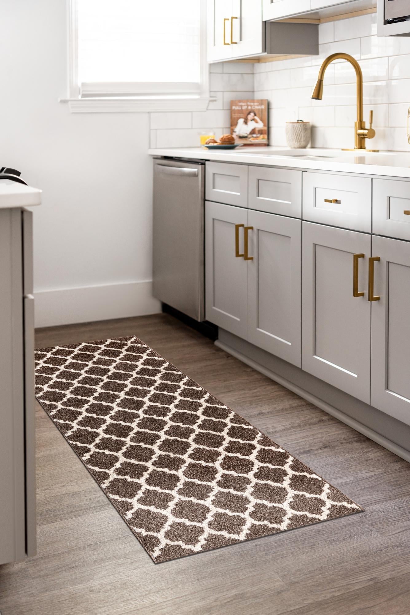 Brown 2' 7 x 13' 1 Trellis Runner Area Rug