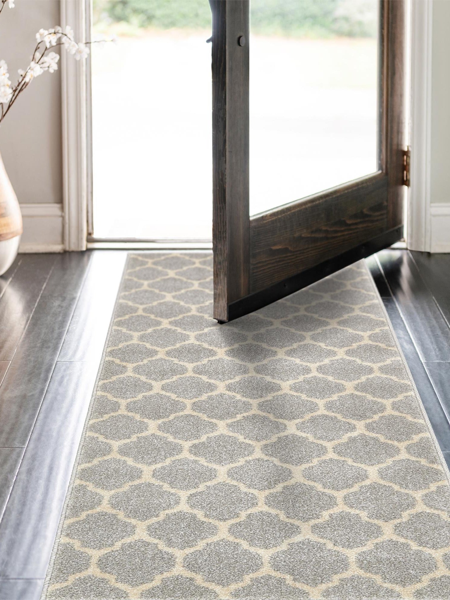 Light Gray 2' 7 x 10' Trellis Runner Area Rug