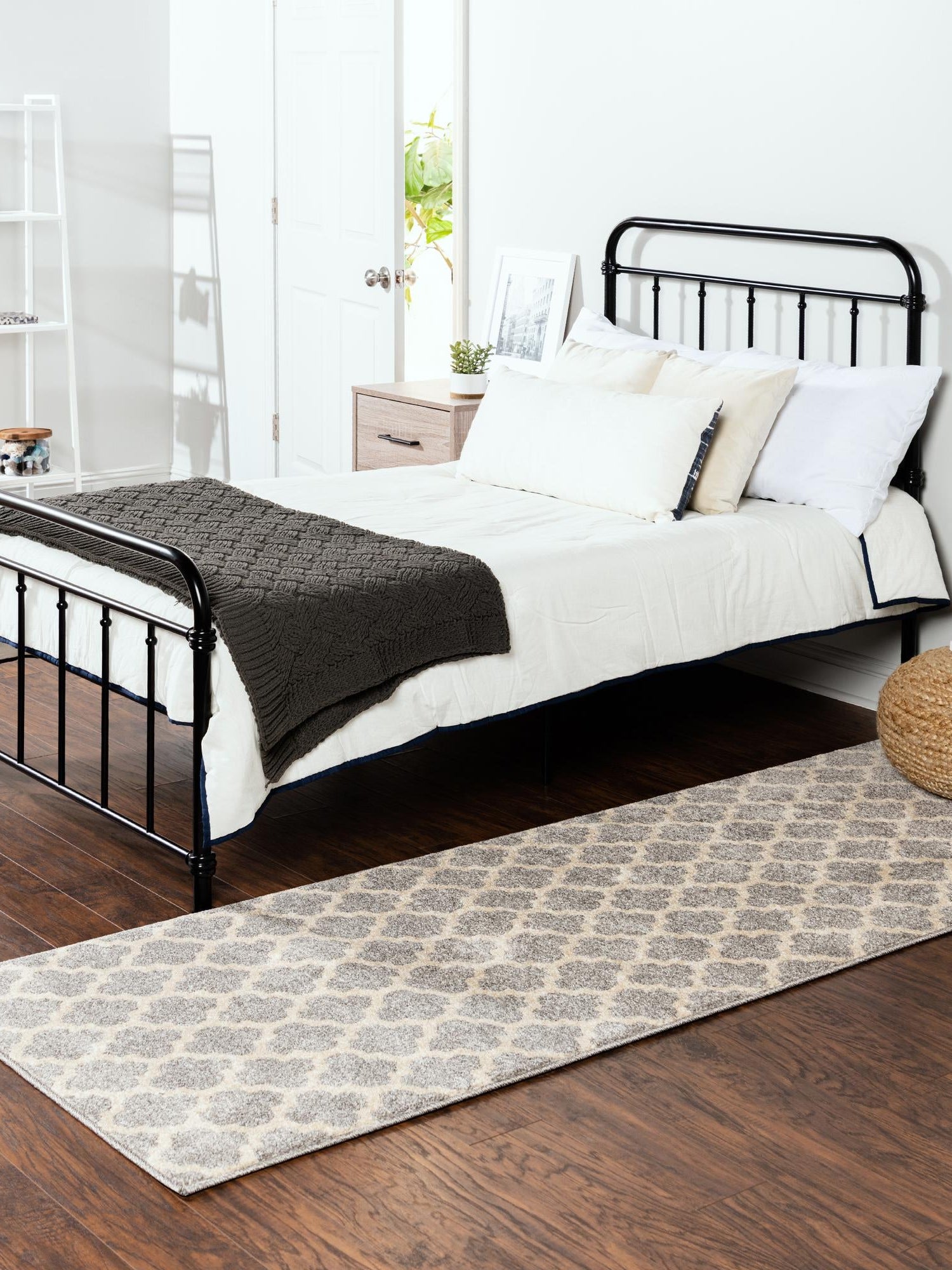 Light Gray 2' 7 x 16' 5 Trellis Runner Area Rug