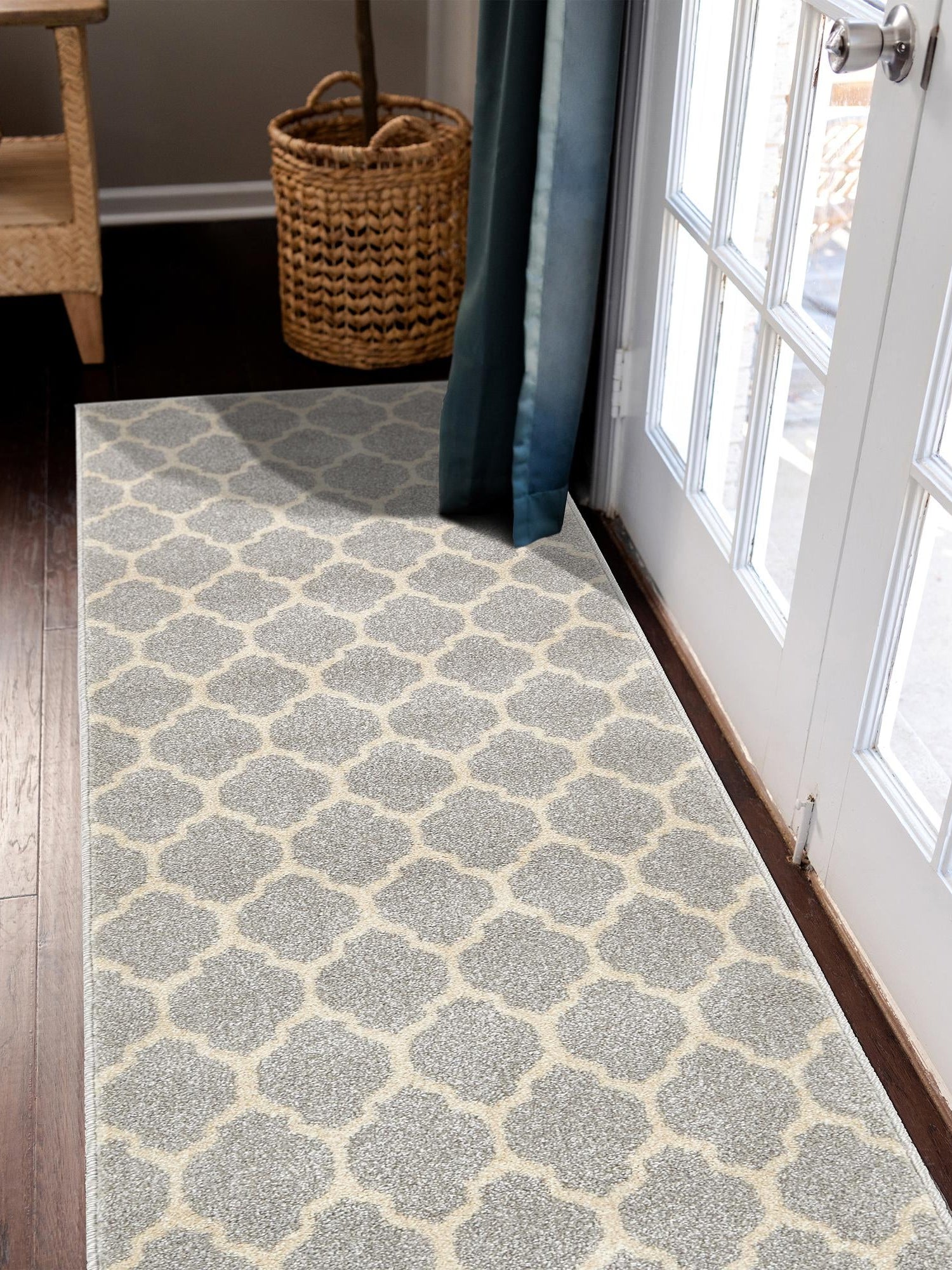 Light Gray 2' 7 x 16' 5 Trellis Runner Area Rug