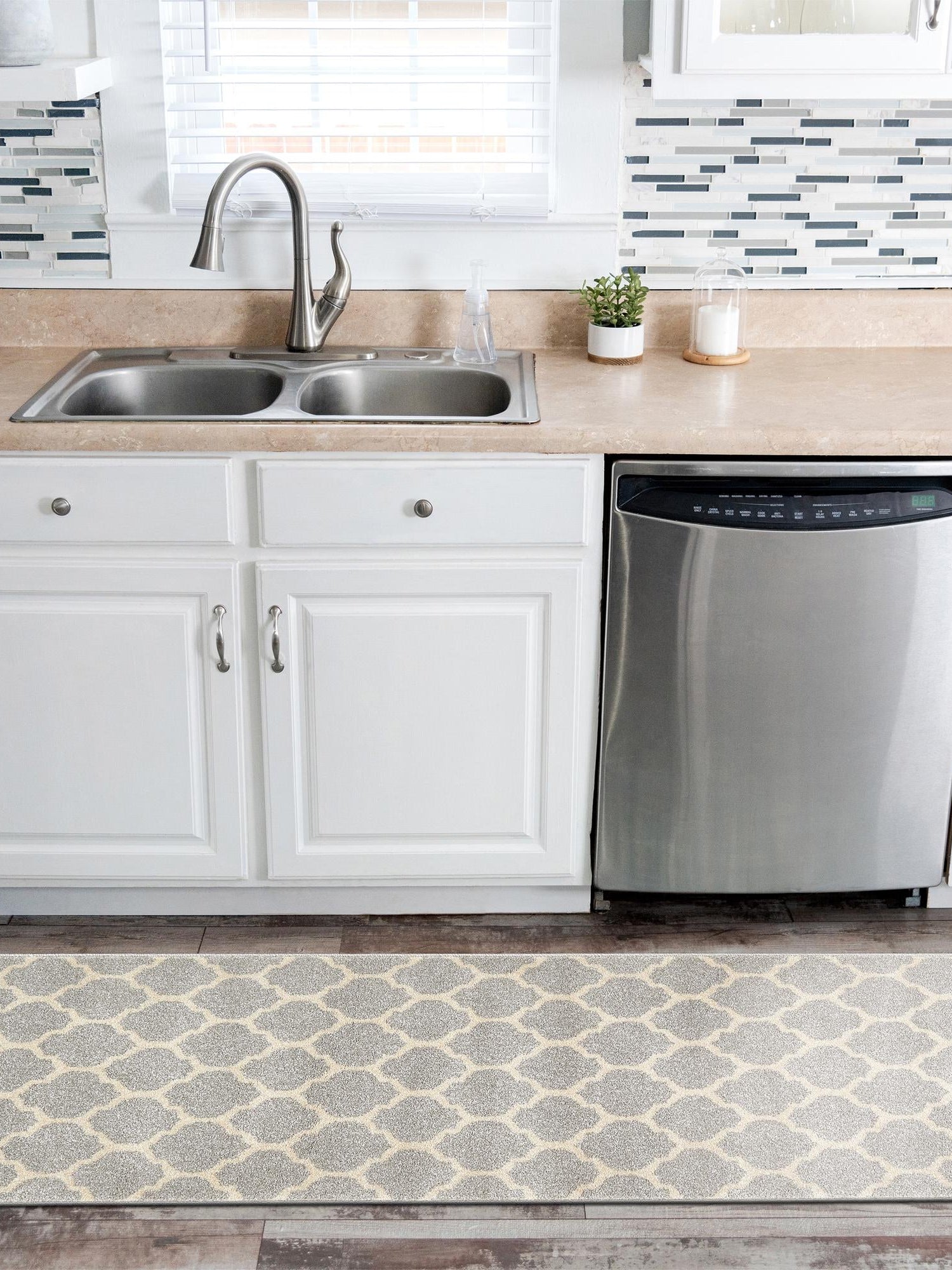 Light Gray 2' x 6' 1 Trellis Runner Area Rug