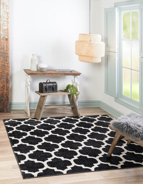 Black 7' 10 x 7' 10 Trellis Square Area Rug
