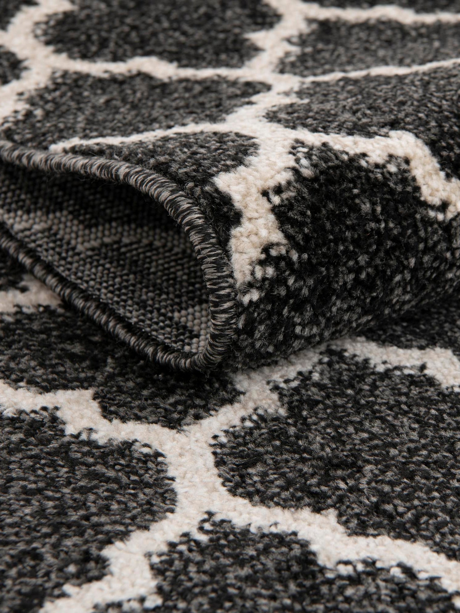 Black 7' 10 x 7' 10 Trellis Square Area Rug