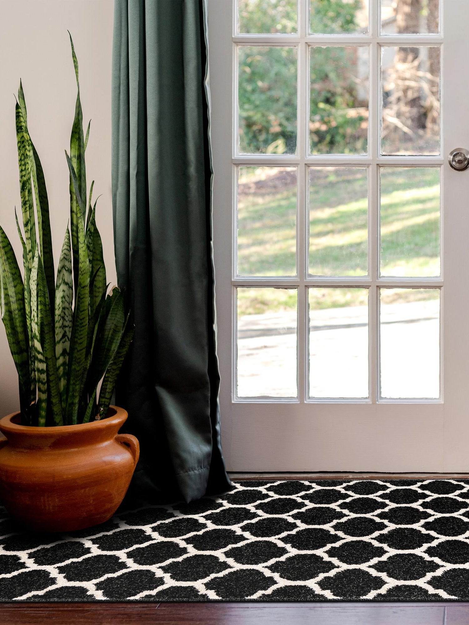 Black 2' 7 x 8' Trellis Runner Area Rug