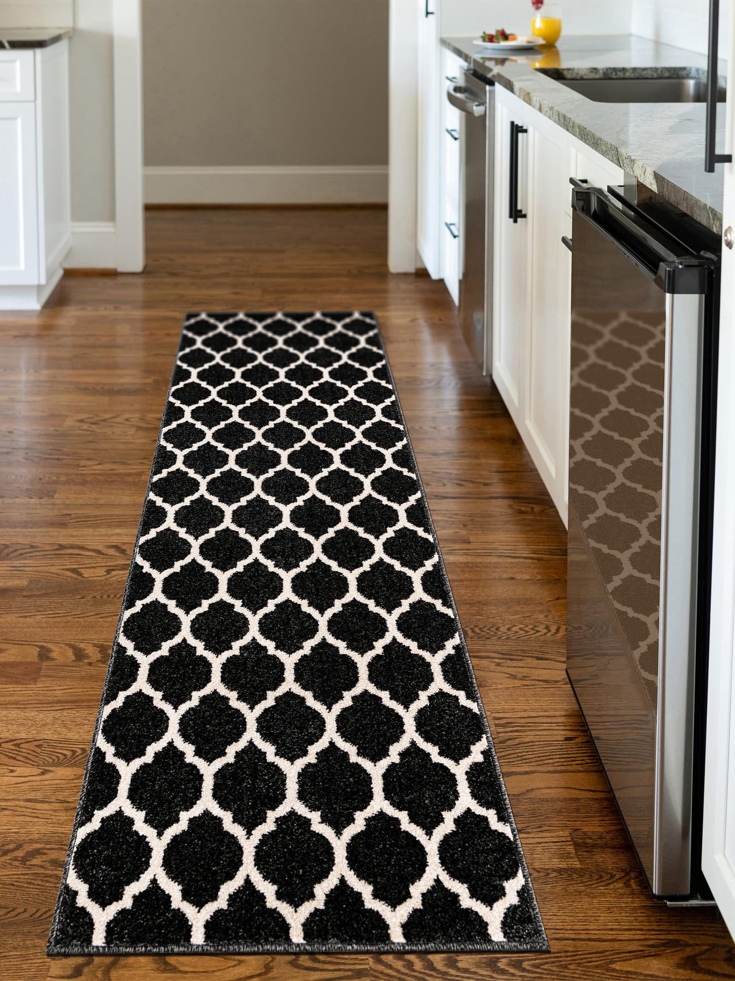 Black 2' x 6' 1 Trellis Runner Area Rug
