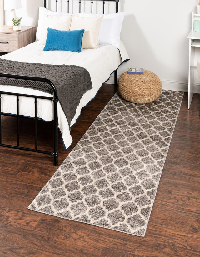 Dark Gray 2' 7 x 8' Trellis Runner Area Rug