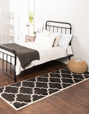 Black and White 2' 7 x 8' Trellis Runner Area Rug