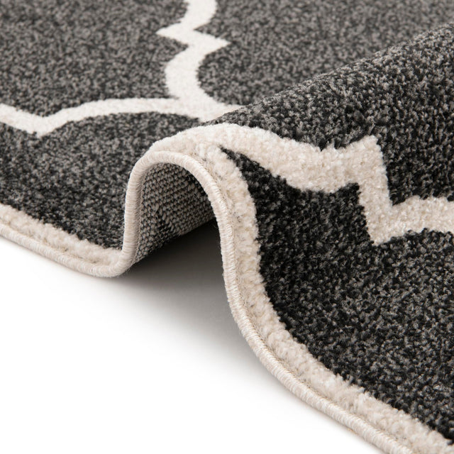 Black and White 2' 7 x 8' Trellis Runner Area Rug