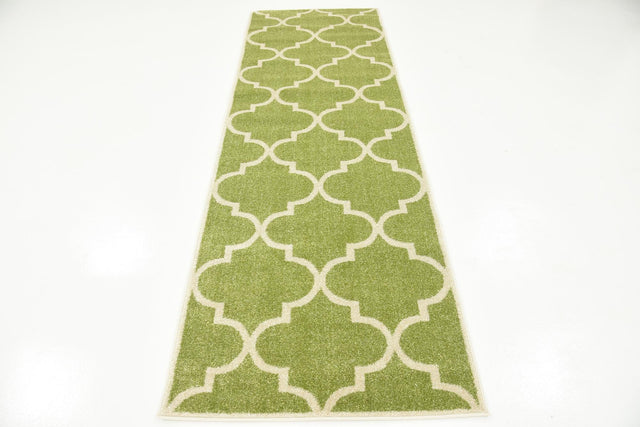 Green 2' 7 x 8' Trellis Runner Area Rug