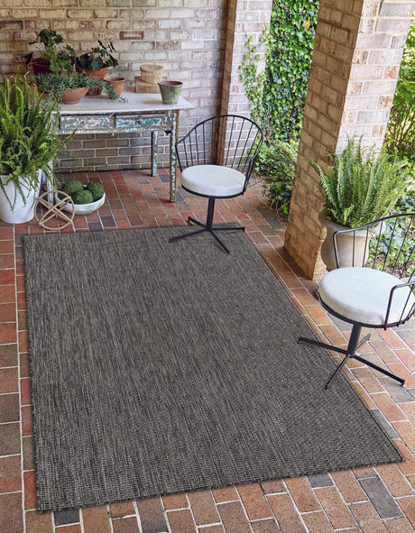 Black 4' 1 x 6' 1 Outdoor Solid Rectangle Rug