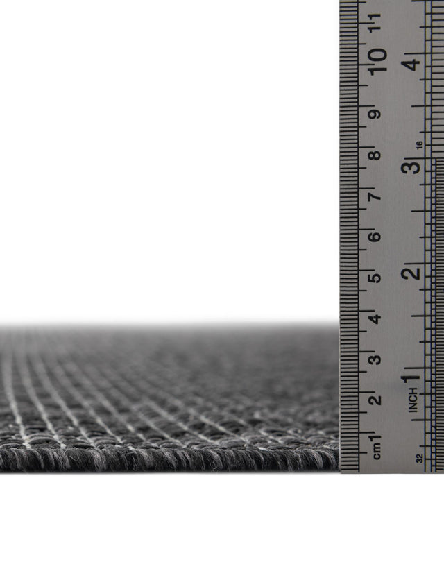Black 4' 1 x 6' 1 Outdoor Solid Rectangle Rug