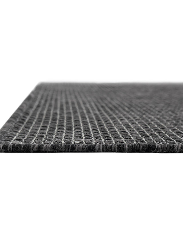 Black 4' 1 x 6' 1 Outdoor Solid Rectangle Rug