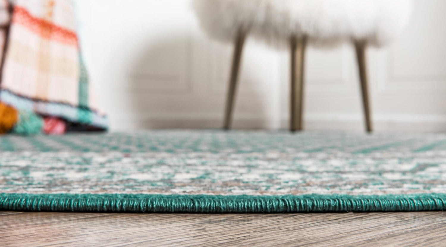 Turquoise 7' 10 x 7' 10 Williamsburg Round Area Rug 100% Polypropylene With Cotton Backing Durable Easy Clean Stain Resistant Carpet for Sale at Rug Engine