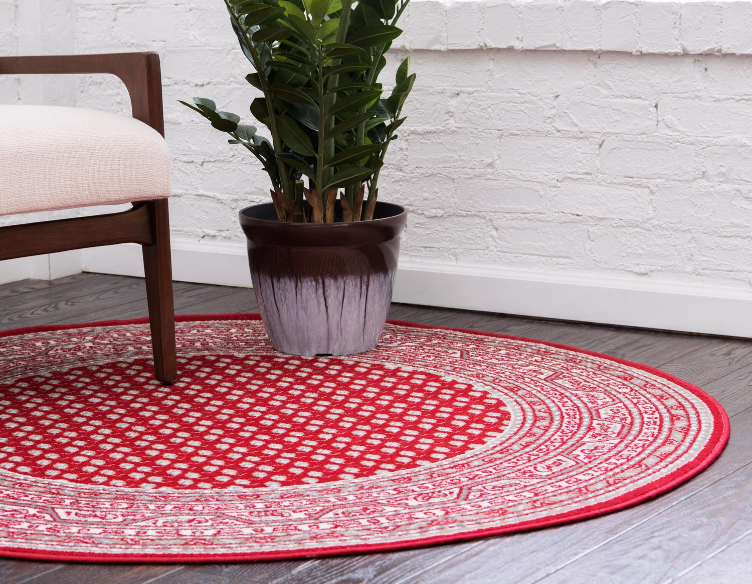 Red 3' 7 x 3' 7 Williamsburg Round Area Rug 100% Polypropylene With Cotton Backing Durable Easy Clean Stain Resistant Carpet for Sale at Rug Engine