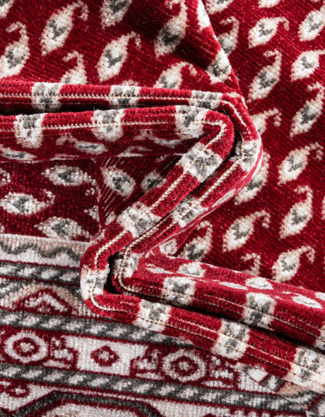Red 3' 7 x 3' 7 Williamsburg Round Area Rug 100% Polypropylene With Cotton Backing Durable Easy Clean Stain Resistant Carpet for Sale at Rug Engine