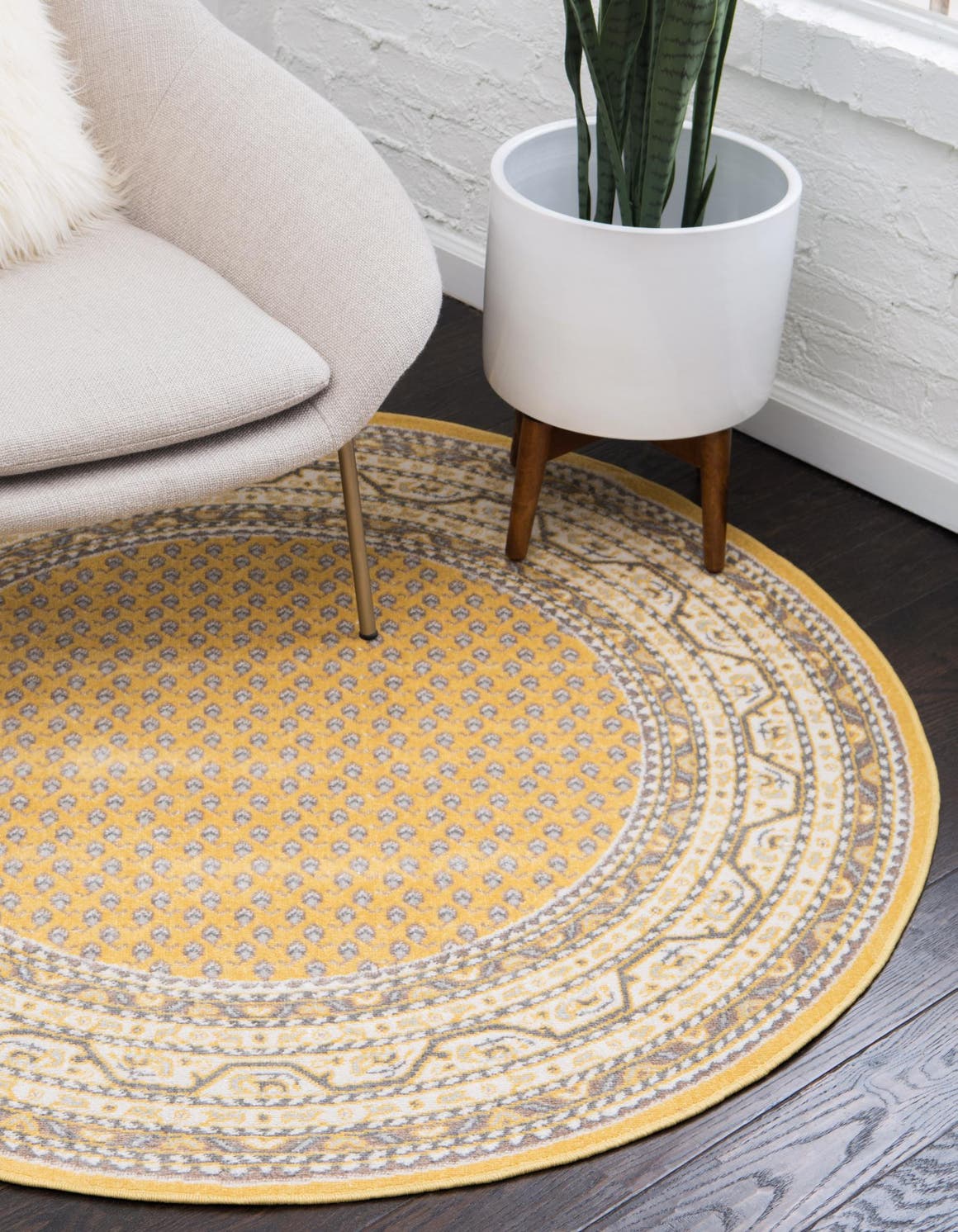 Yellow 3' 7 x 3' 7 Williamsburg Round Area Rug 100% Polypropylene With Cotton Backing Durable Easy Clean Stain Resistant Carpet for Sale at Rug Engine