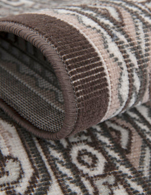 Brown 8' x 8' Williamsburg Round Area Rug 100% Polypropylene With Cotton Backing Durable Easy Clean Stain Resistant Carpet for Sale at Rug Engine