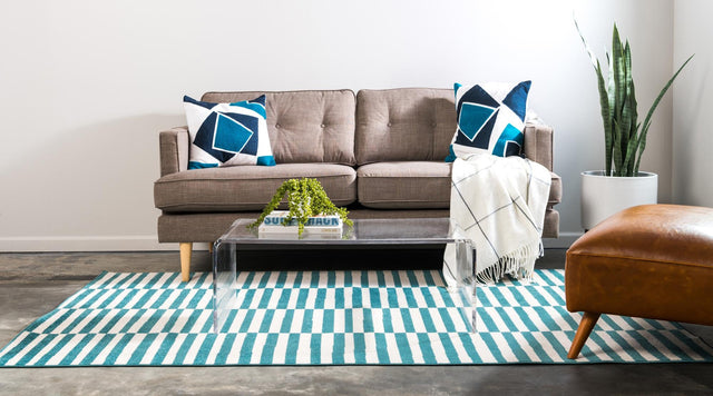 Turquoise 7' 1 x 10' Williamsburg Rectangle Rug