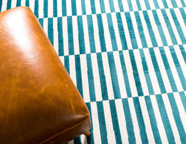 Turquoise 7' 1 x 10' Williamsburg Rectangle Rug