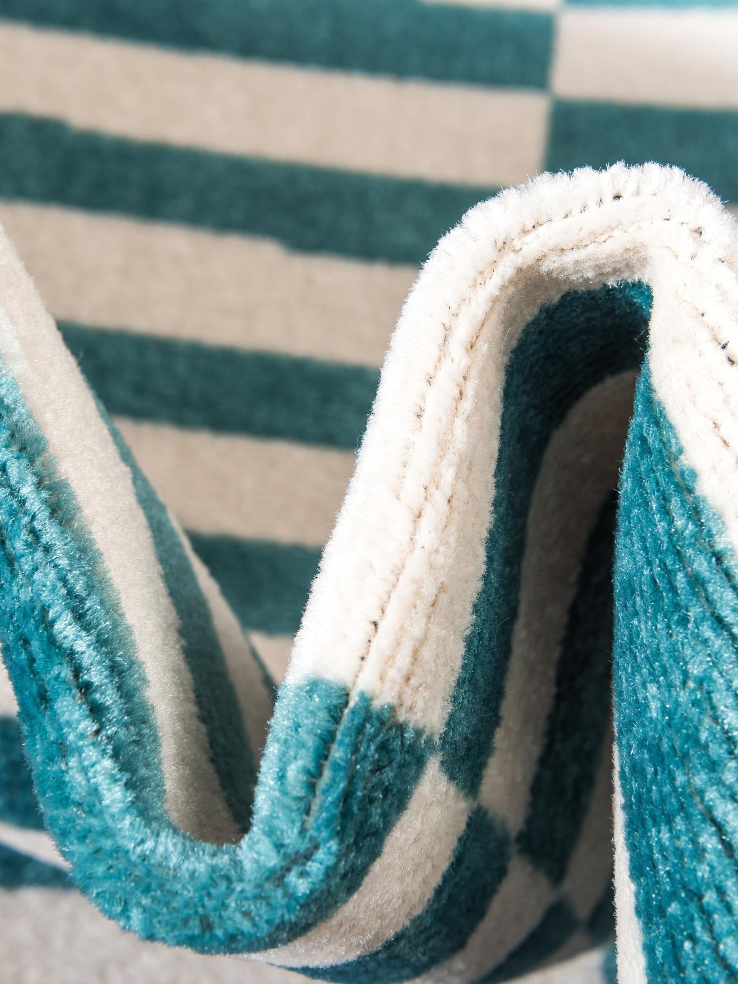 Turquoise 5' 3 x 5' 3 Williamsburg Round Area Rug 100% Polypropylene With Cotton Backing Durable Easy Clean Stain Resistant Carpet for Sale at Rug Engine