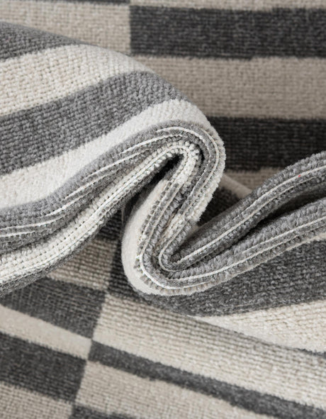 Dark Gray 5' 3 x 8' Williamsburg Rectangle Area Rug 100% Polypropylene With Cotton Backing Durable Easy Clean Stain Resistant Carpet for Sale at Rug Engine