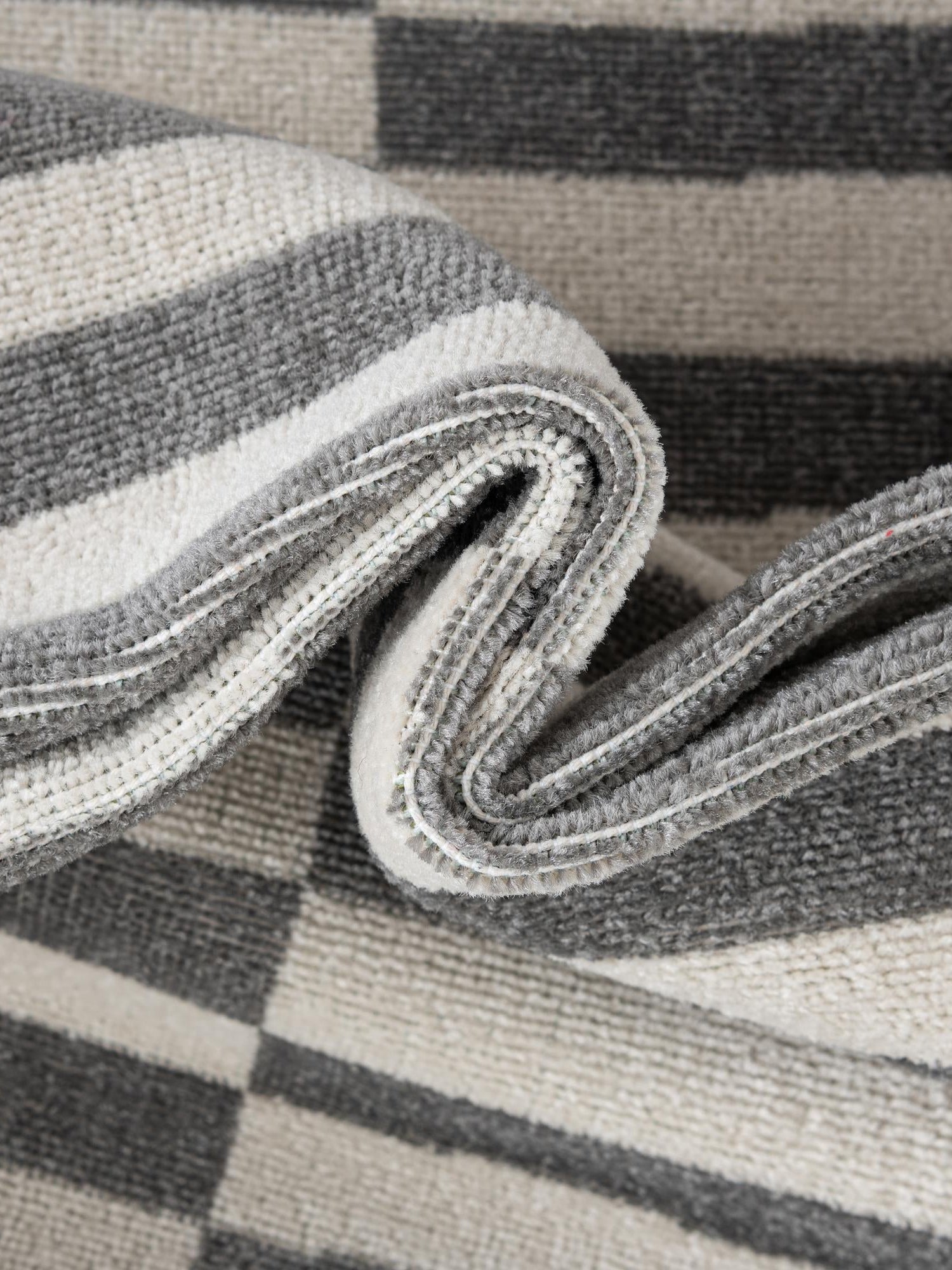 Dark Gray 8' x 8' Williamsburg Round Area Rug 100% Polypropylene With Cotton Backing Durable Easy Clean Stain Resistant Carpet for Sale at Rug Engine