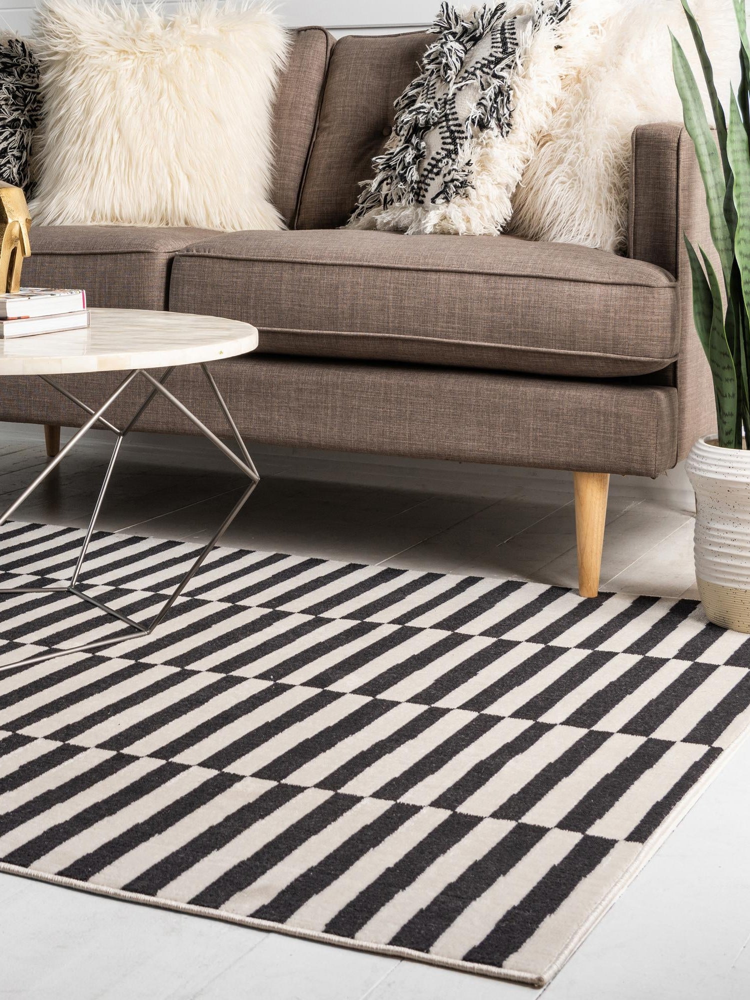Black 5' 1 x 8' Williamsburg Rectangle Area Rug 100% Polypropylene With Cotton Backing Durable Easy Clean Stain Resistant Carpet for Sale at Rug Engine