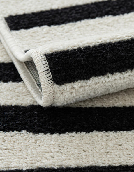 Black 7' 1 x 10' Williamsburg Rectangle Area Rug 100% Polypropylene With Cotton Backing Durable Easy Clean Stain Resistant Carpet for Sale at Rug Engine