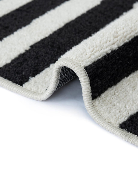 Black 7' 1 x 10' Williamsburg Rectangle Area Rug 100% Polypropylene With Cotton Backing Durable Easy Clean Stain Resistant Carpet for Sale at Rug Engine