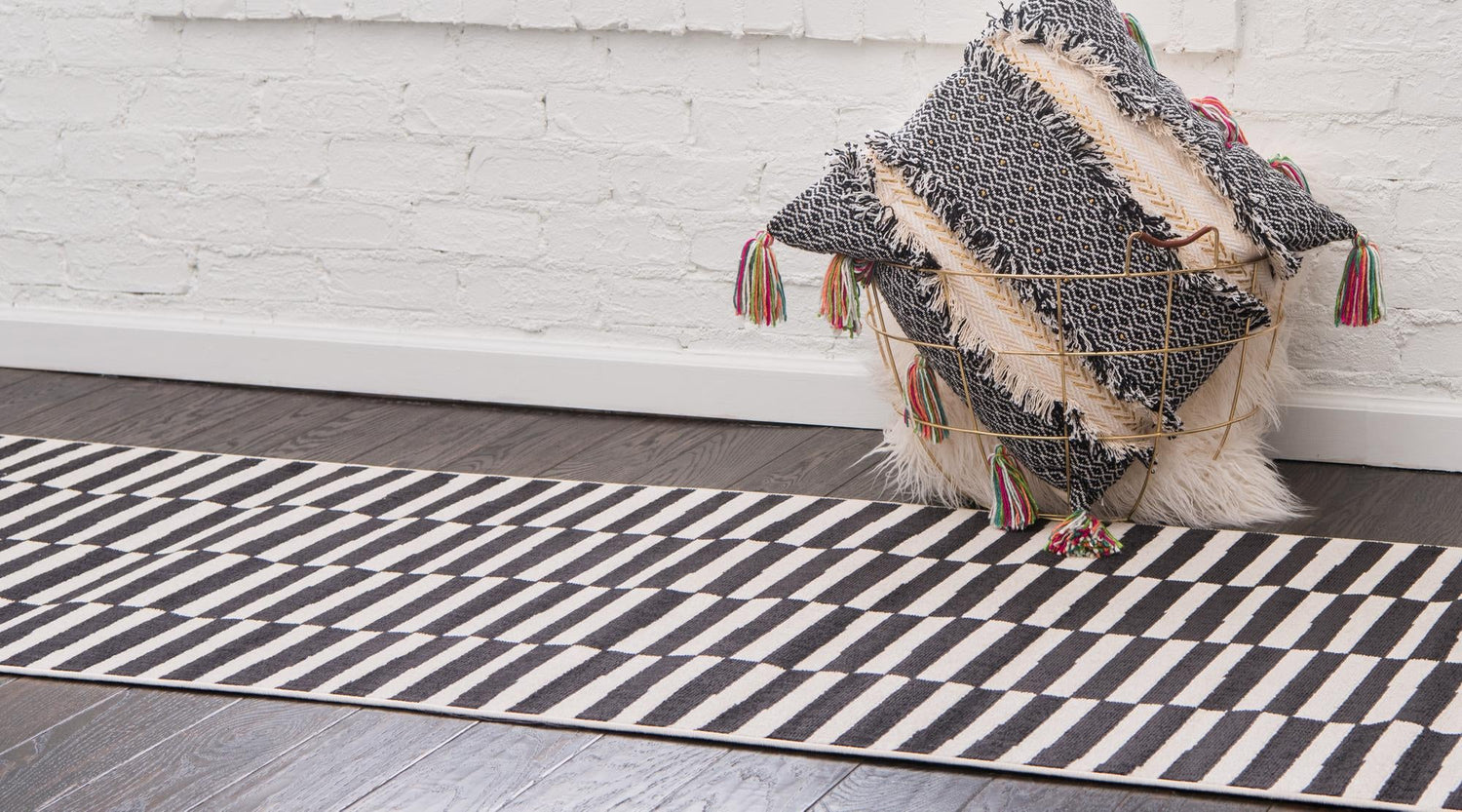 Black 2' 9 x 9' 10 Williamsburg Runner Area Rug 100% Polypropylene With Cotton Backing Durable Easy Clean Stain Resistant Carpet for Sale at Rug Engine