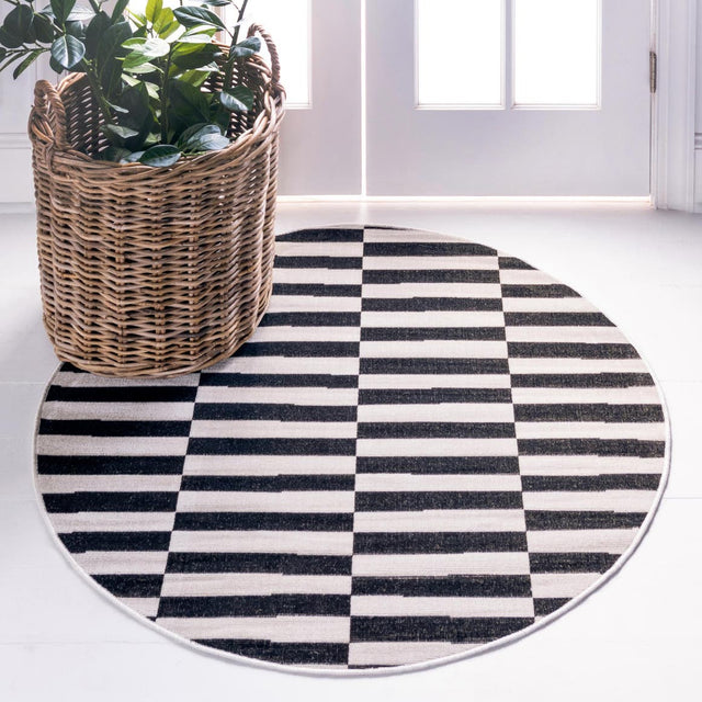 Black 3' 7 x 3' 7 Williamsburg Round Area Rug 100% Polypropylene With Cotton Backing Durable Easy Clean Stain Resistant Carpet for Sale at Rug Engine