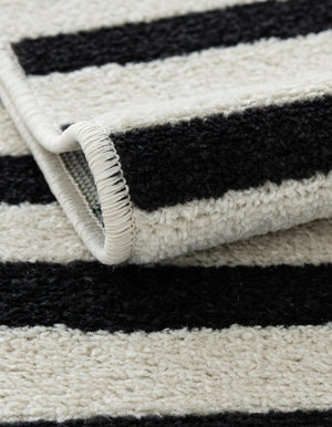 Black 5' 3 x 5' 3 Williamsburg Round Area Rug