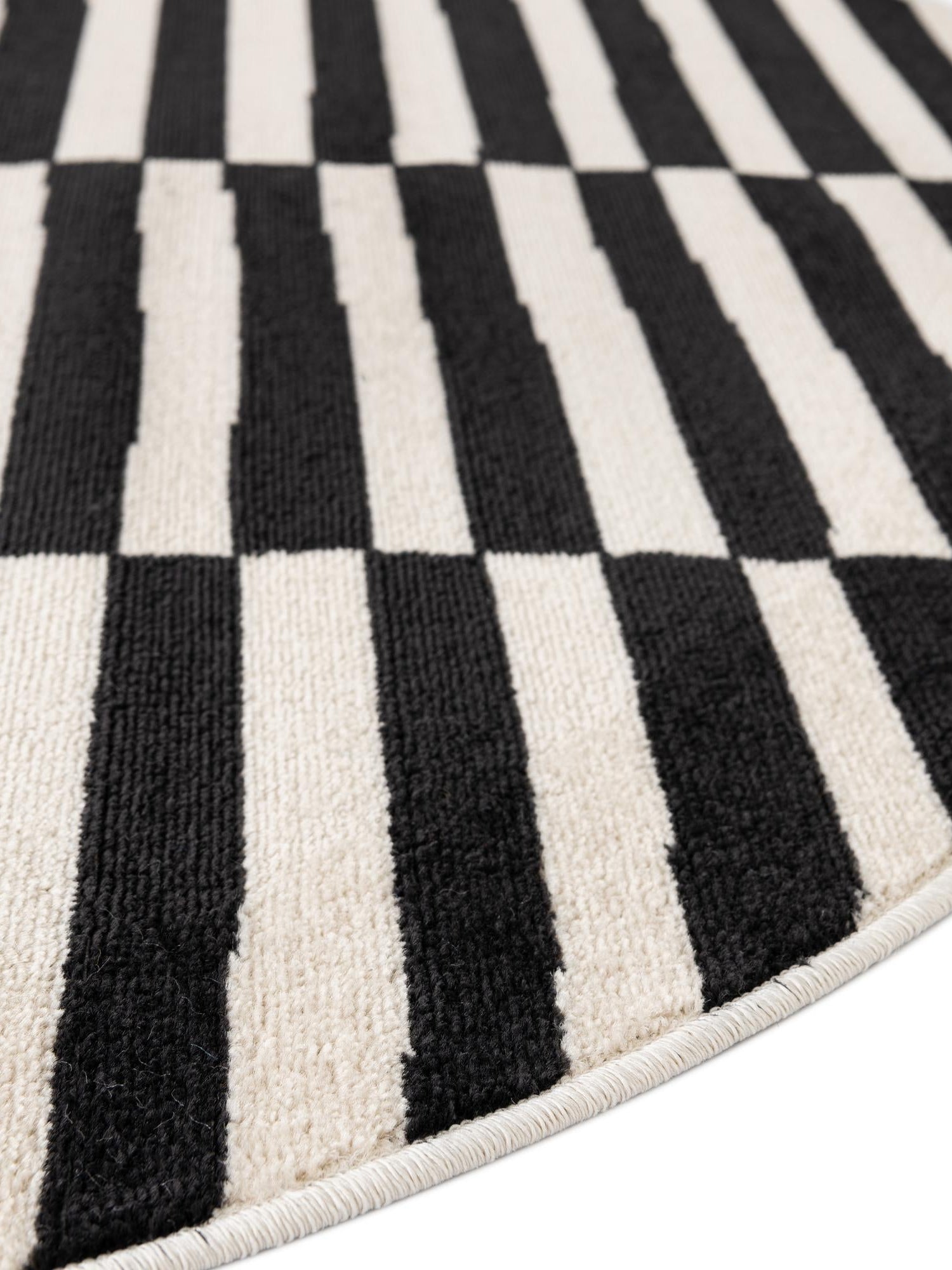 Black 3' 7 x 3' 7 Williamsburg Round Area Rug 100% Polypropylene With Cotton Backing Durable Easy Clean Stain Resistant Carpet for Sale at Rug Engine