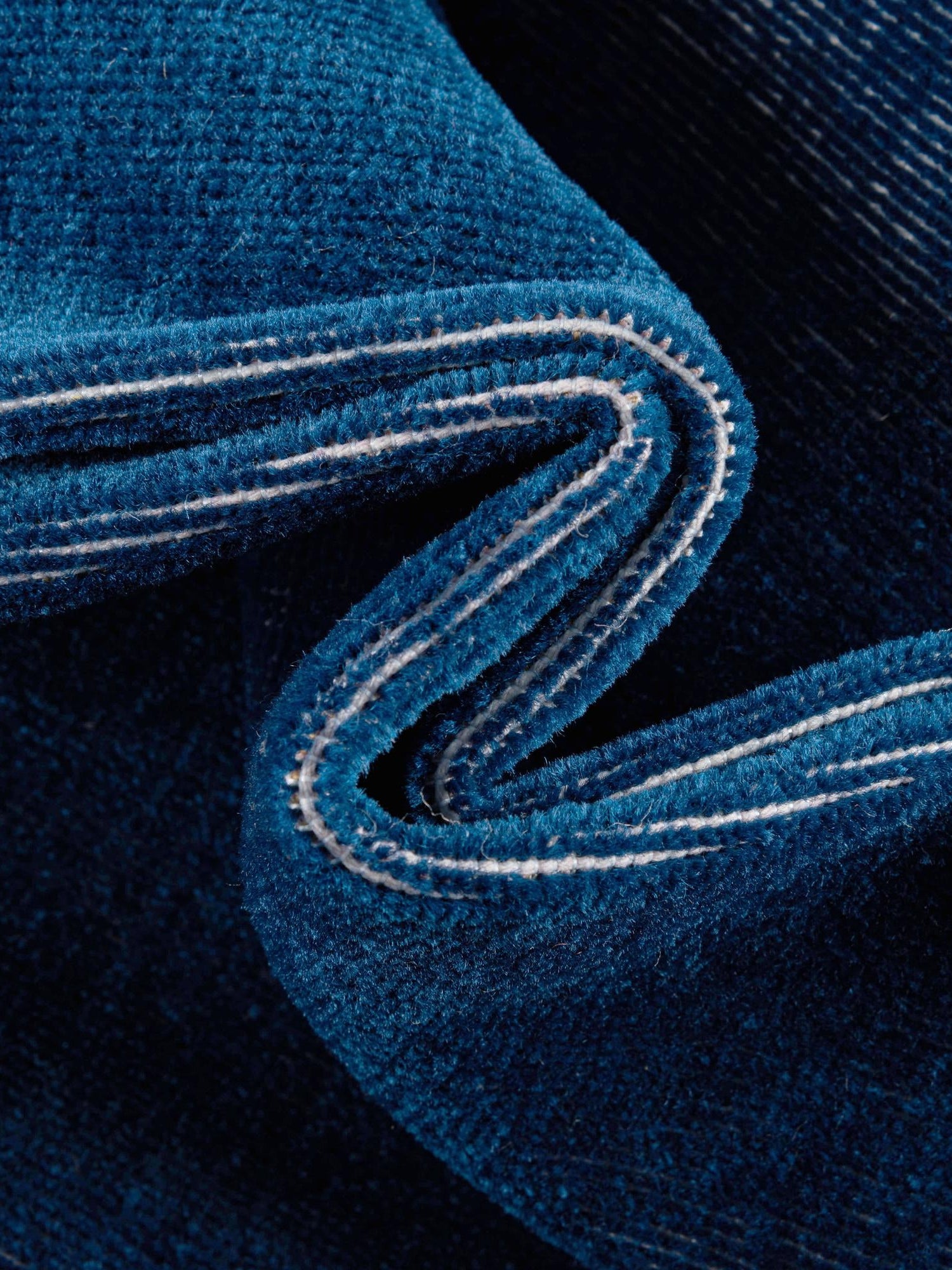 Navy Blue 8' x 8' Williamsburg Round Area Rug