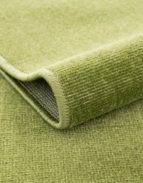 Green 4' 1 x 6' 1 Williamsburg Rectangle Area Rug 100% Polypropylene With Cotton Backing Durable Easy Clean Stain Resistant Carpet for Sale at Rug Engine