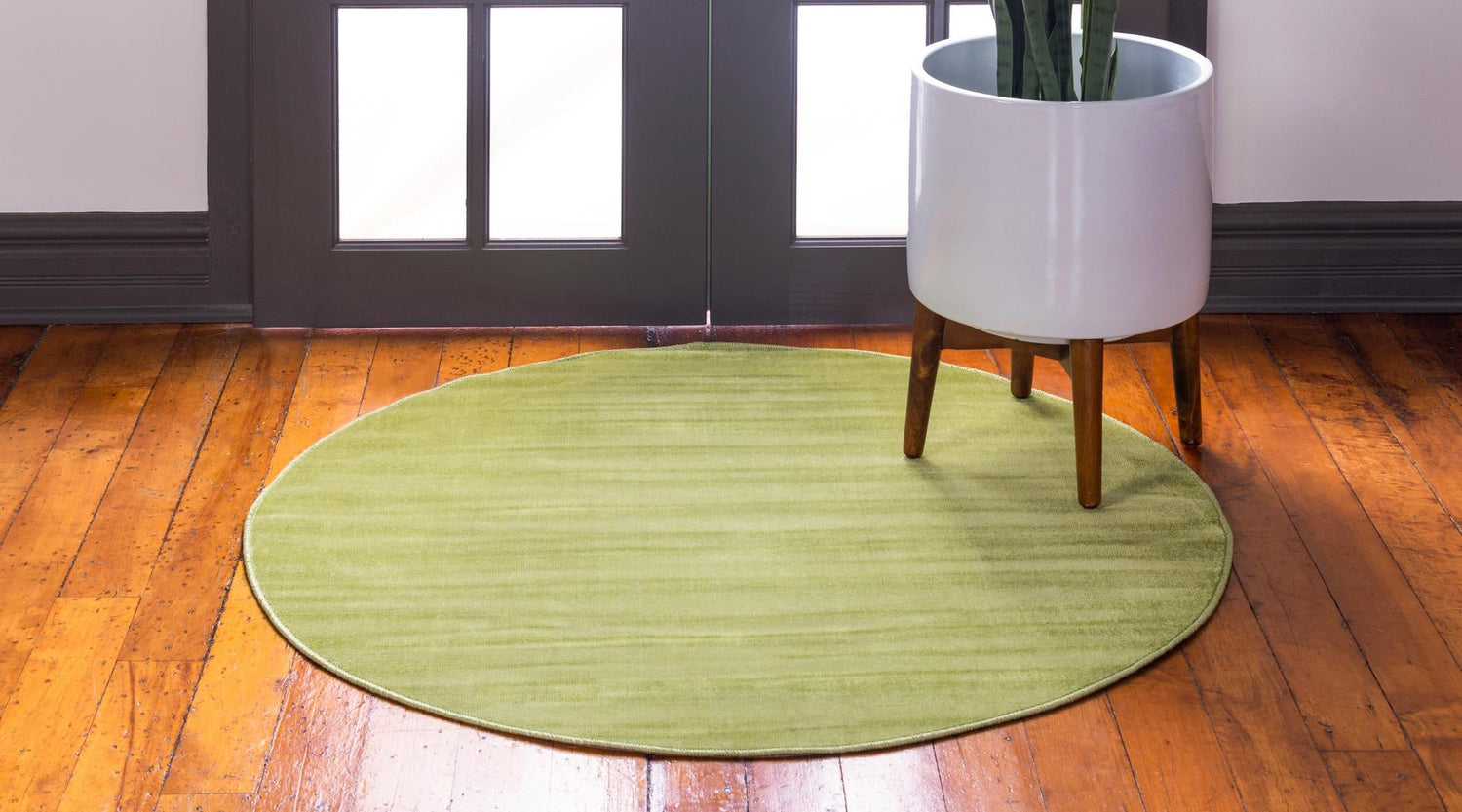 Green 5' 3 x 5' 3 Williamsburg Round Area Rug 100% Polypropylene With Cotton Backing Durable Easy Clean Stain Resistant Carpet for Sale at Rug Engine