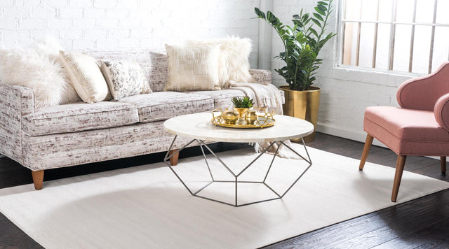 Beige 5' 1 x 8' Williamsburg Rectangle Rug
