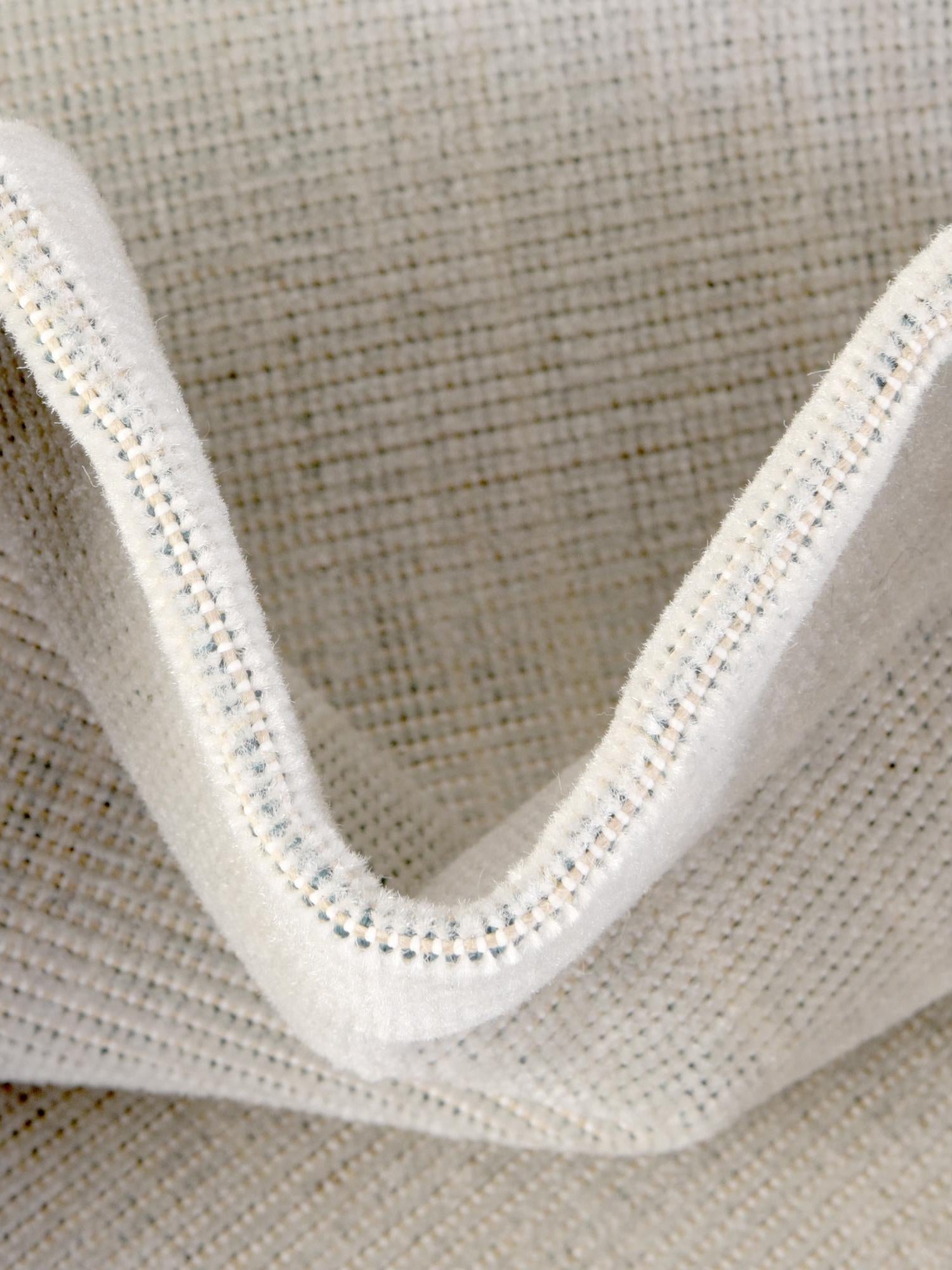 Beige 6' 1 x 9' Williamsburg Rectangle Area Rug