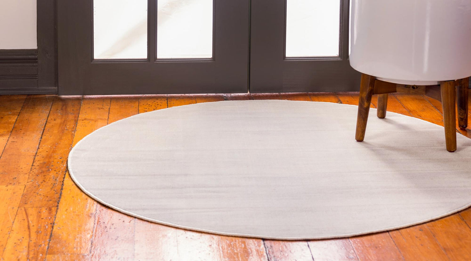Beige 5' 3 x 5' 3 Williamsburg Round Area Rug 100% Polypropylene With Cotton Backing Durable Easy Clean Stain Resistant Carpet for Sale at Rug Engine