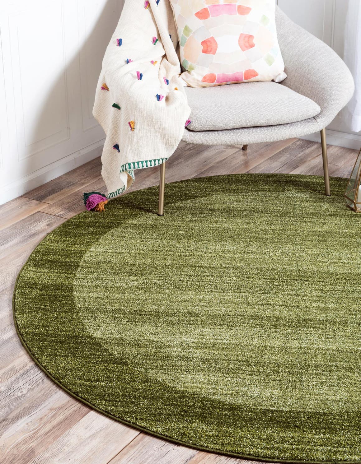 Light Green 4' 1 x 4' 1 Del Mar Round Area Rug 100% Polypropylene Easy Clean Stain Resistant Vivid Modern Carpet Mat for Home Decor Interior Designing for Sale at Rug Engine