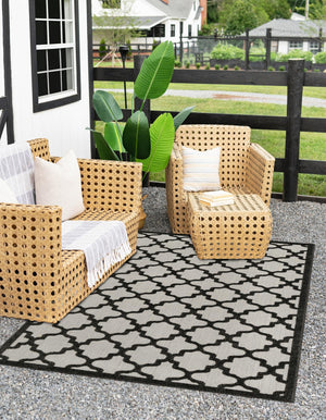 Black 5' 1 x 8' Outdoor Trellis Rectangle Rug