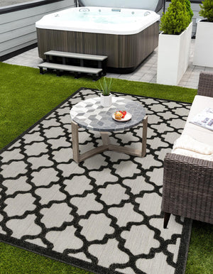 Black 5' 1 x 8' Outdoor Trellis Rectangle Rug