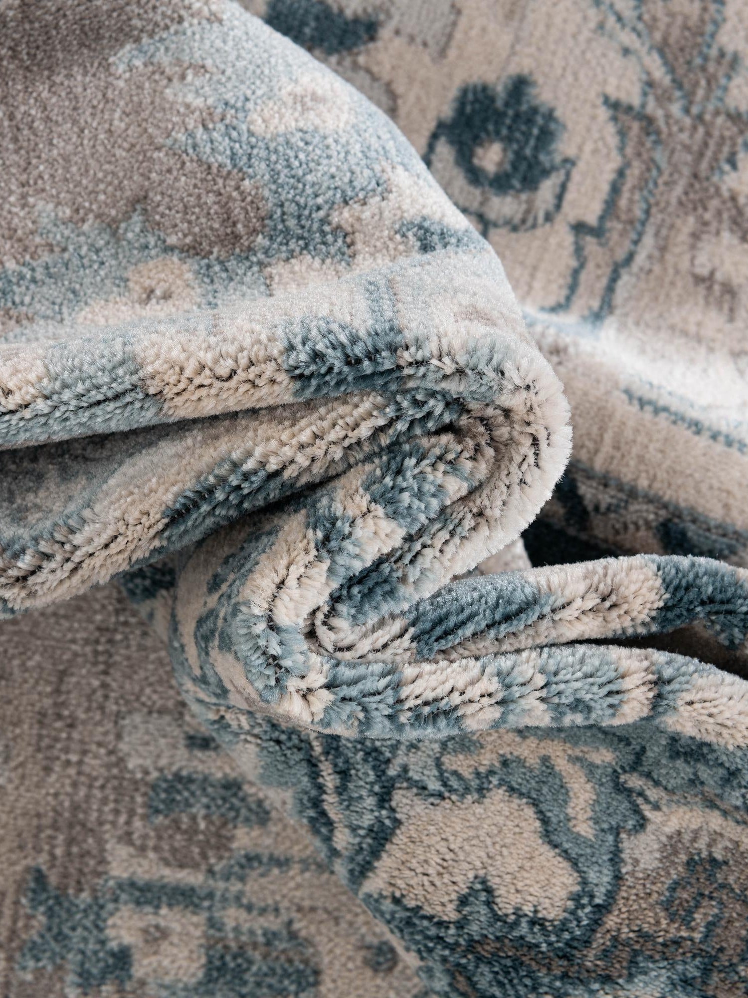 Dark Gray 4' 1 x 6' 1 Paris Rectangle Area Rug