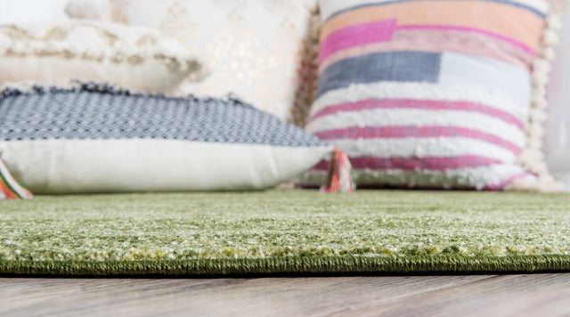 Green 7' 10 x 7' 10 Del Mar Round Area Rug 100% Polypropylene Easy Clean Stain Resistant Vivid Modern Carpet Mat for Home Decor Interior Designing for Sale at Rug Engine