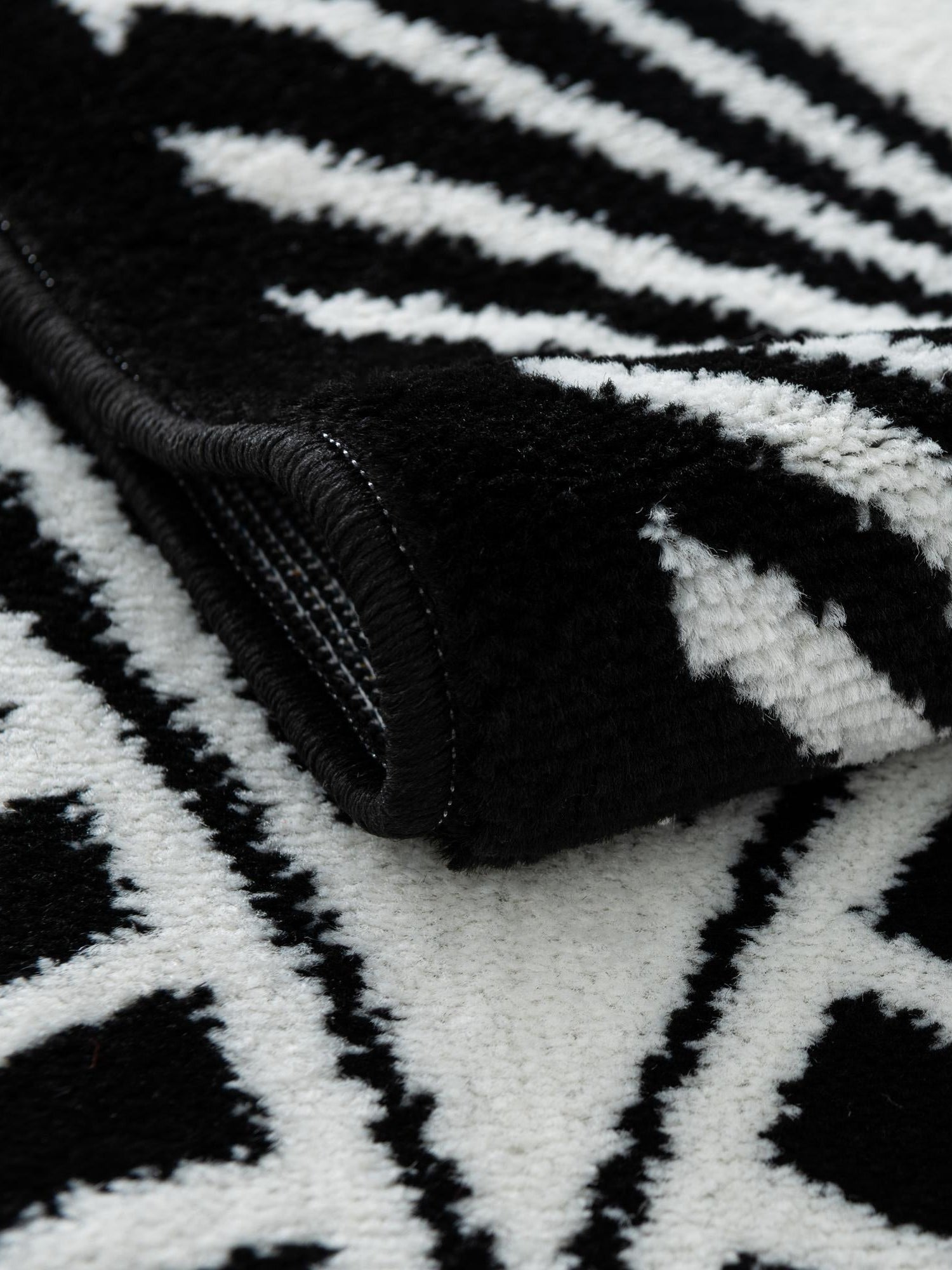 Black 4' 1 x 6' 1 Metro Rectangle Area Rug 100% Polypropylene Abstract Modern Easy Clean Carpet for Living Room, Dining, Bedrooms for Sale at Rug Engine